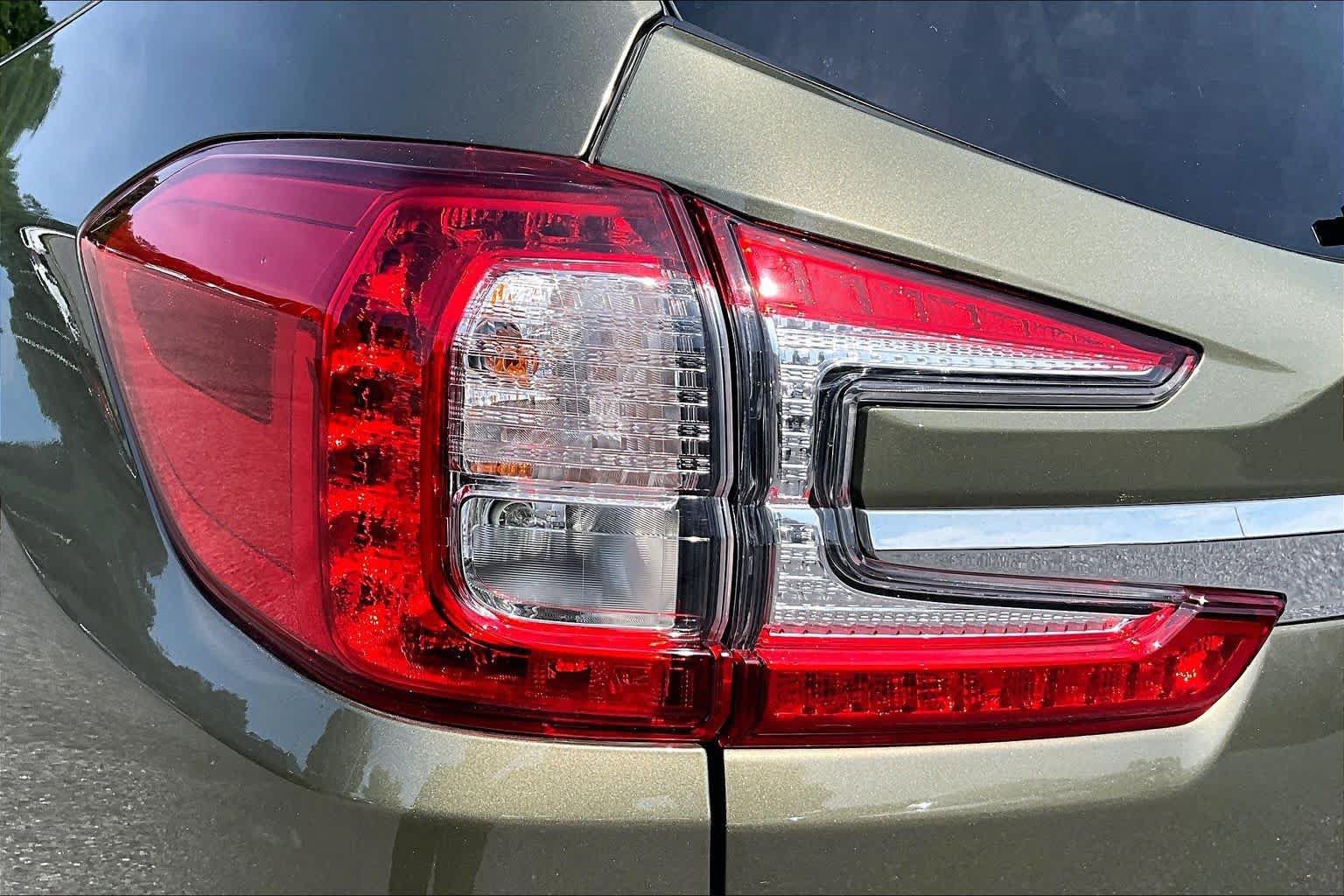 Used 2024 Subaru Ascent Limited w/ Technology Package AWD/4WD image 29