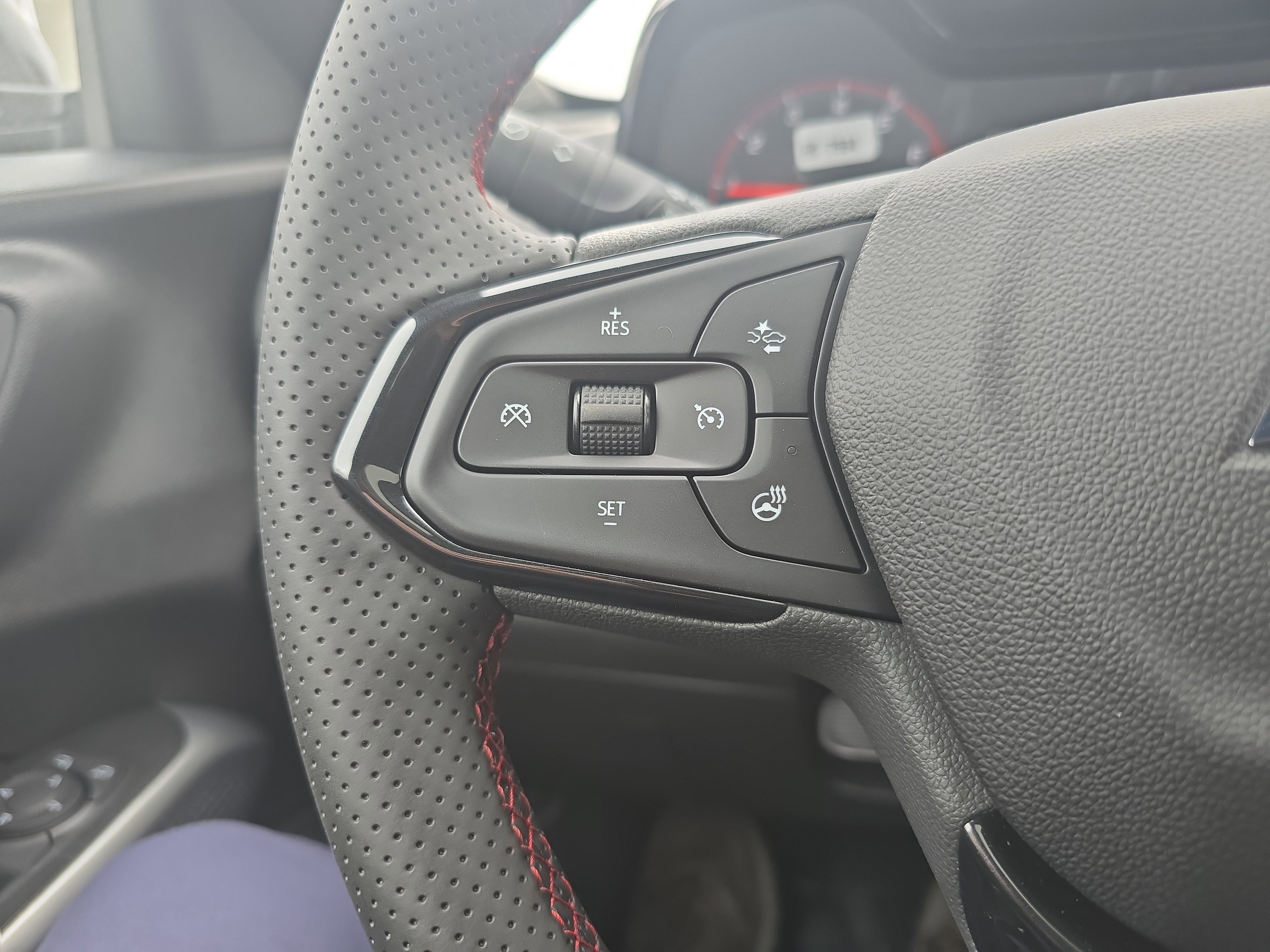 New 2026 Chevrolet Trax RS w/ Sunroof Package image 20