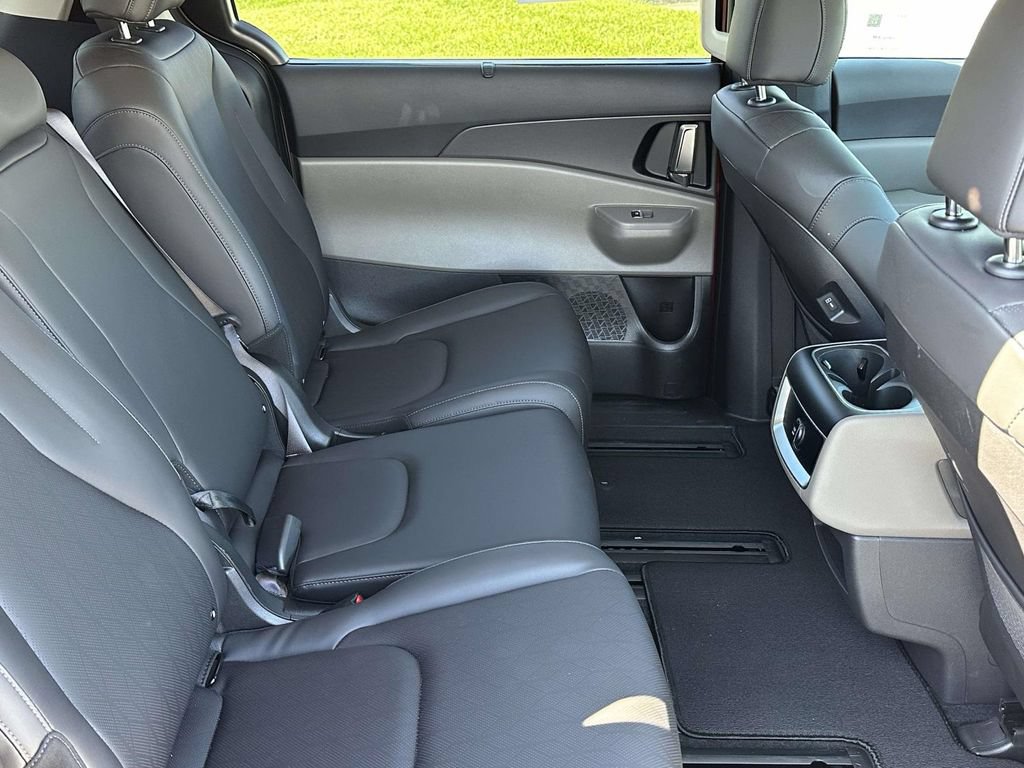 Used 2026 Kia Carnival EX FWD image 10