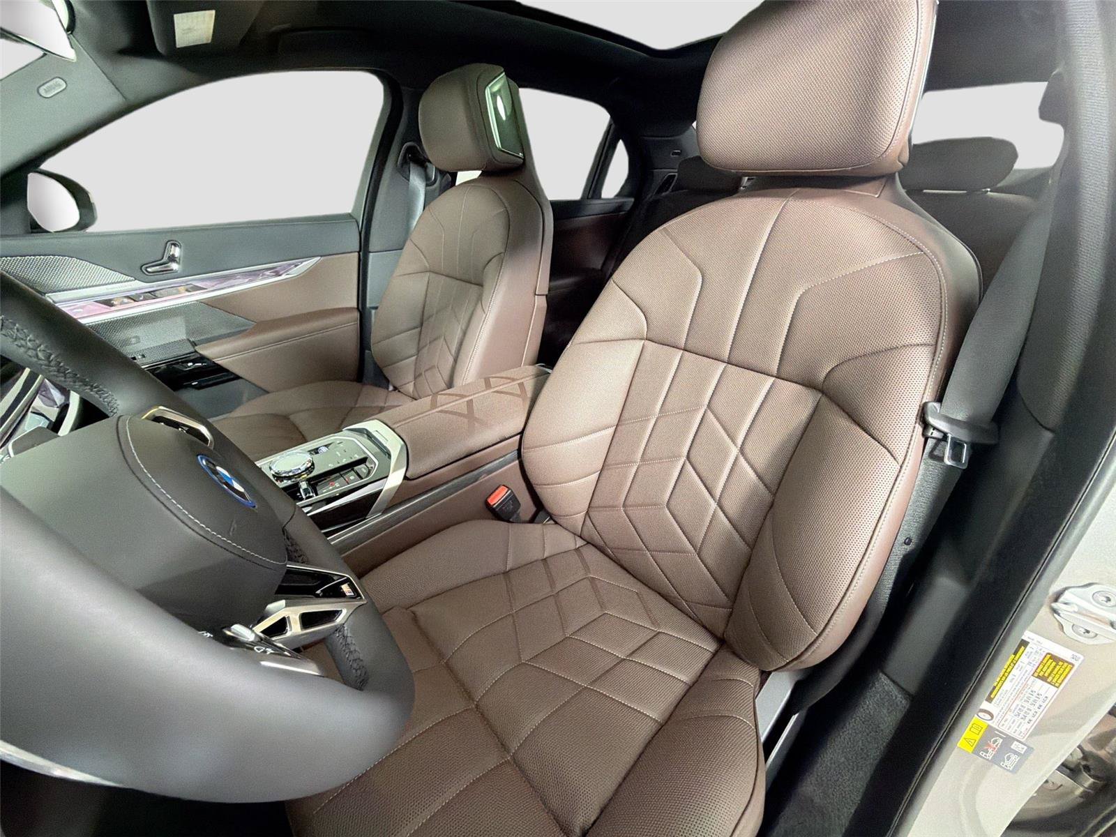 New 2026 BMW 750e xDrive AWD/4WD image 17