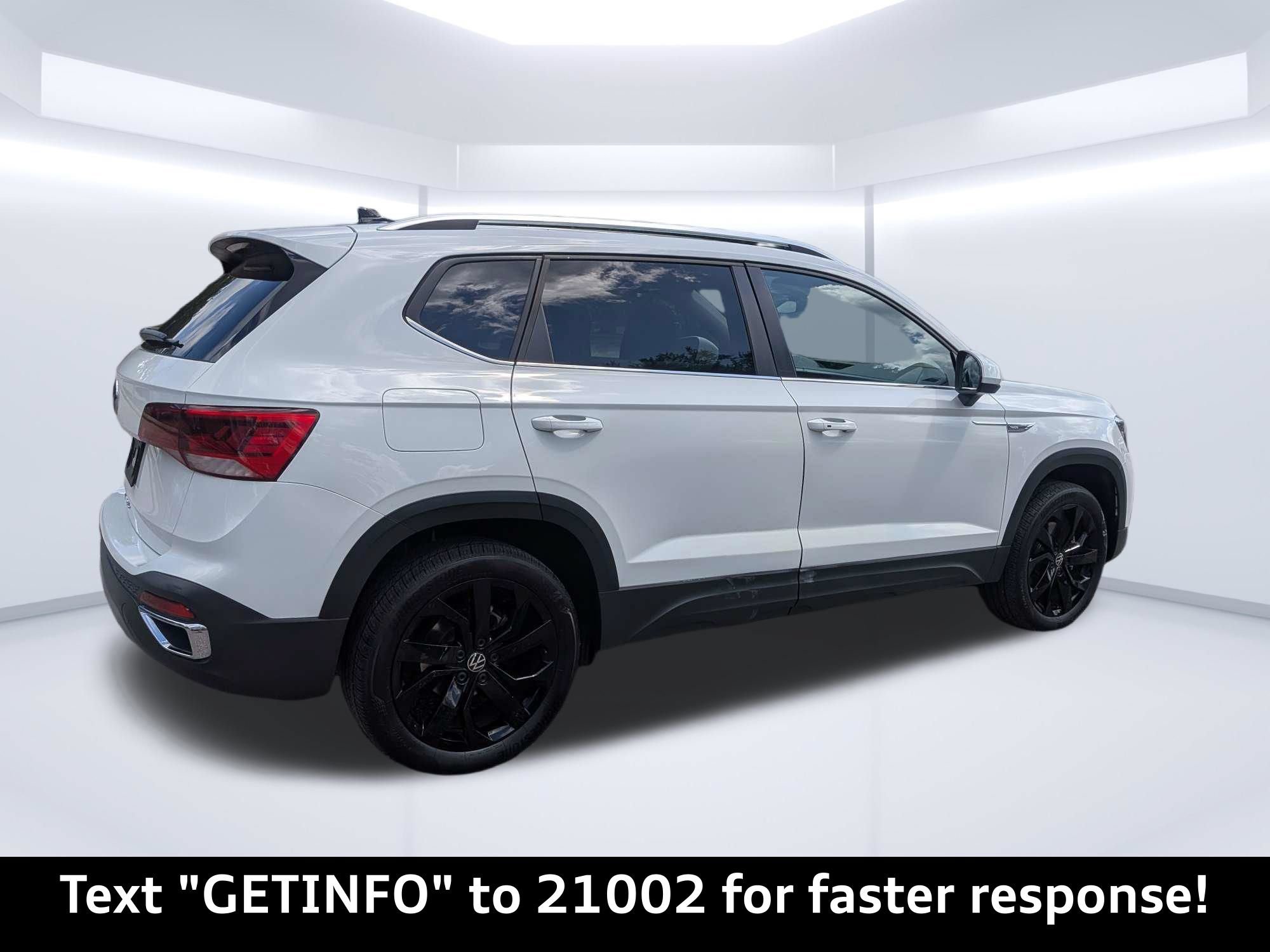 Used 2024 Volkswagen Taos SE FWD image 3