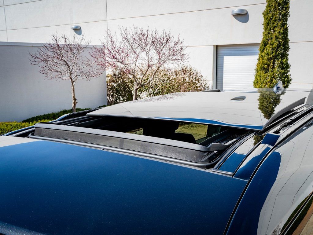 Used 2023 Land Rover Defender 130 X-Dynamic SE image 14