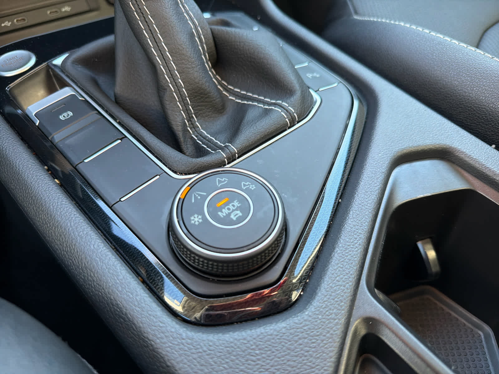 Certified 2025 Volkswagen Taos SEL image 26