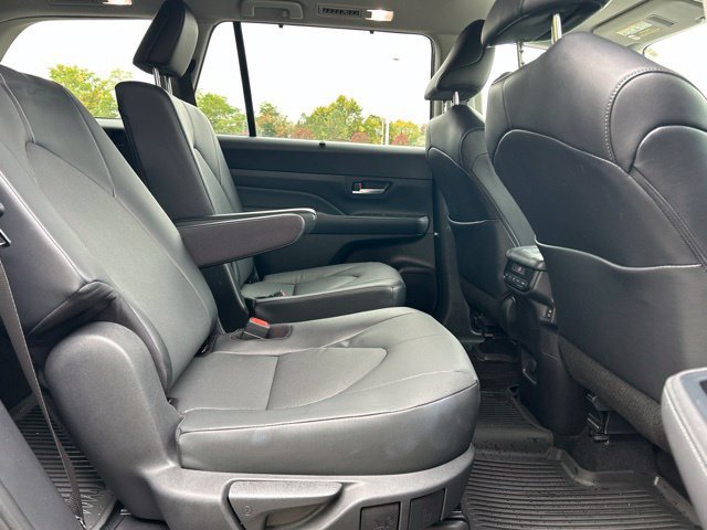 Used 2024 Toyota Grand Highlander AWD image 36
