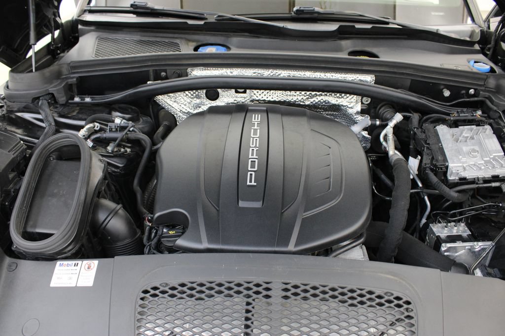 Used 2020 Porsche Macan AWD/4WD image 43