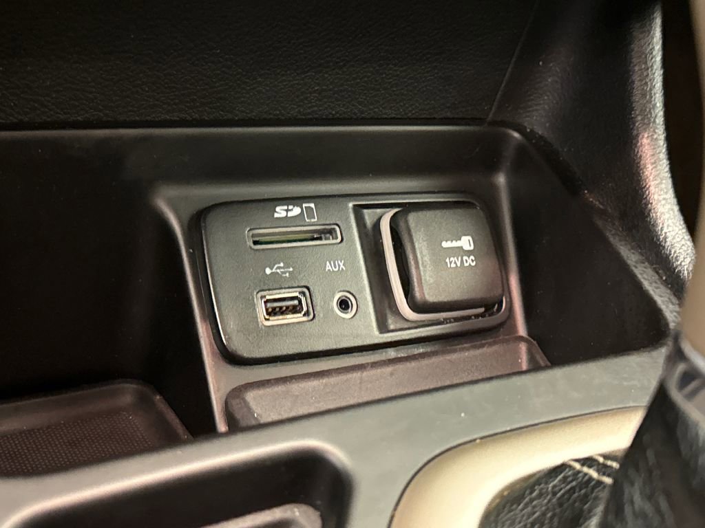 Used 2016 Jeep Cherokee Limited image 25