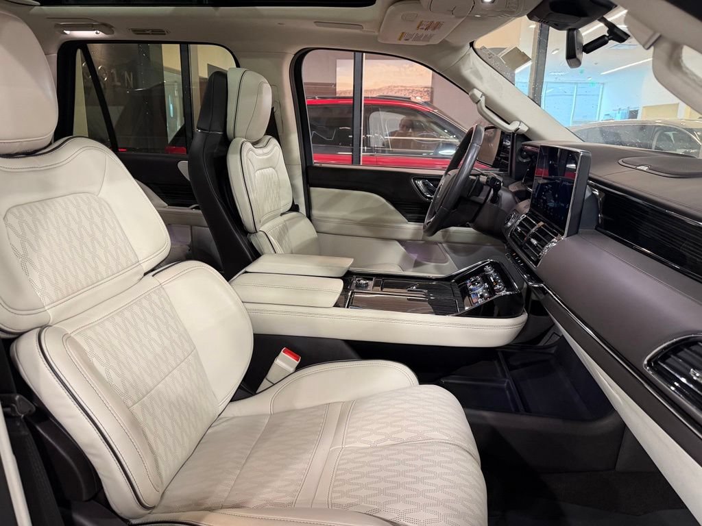 Used 2022 Lincoln Navigator L Black Label AWD/4WD image 28