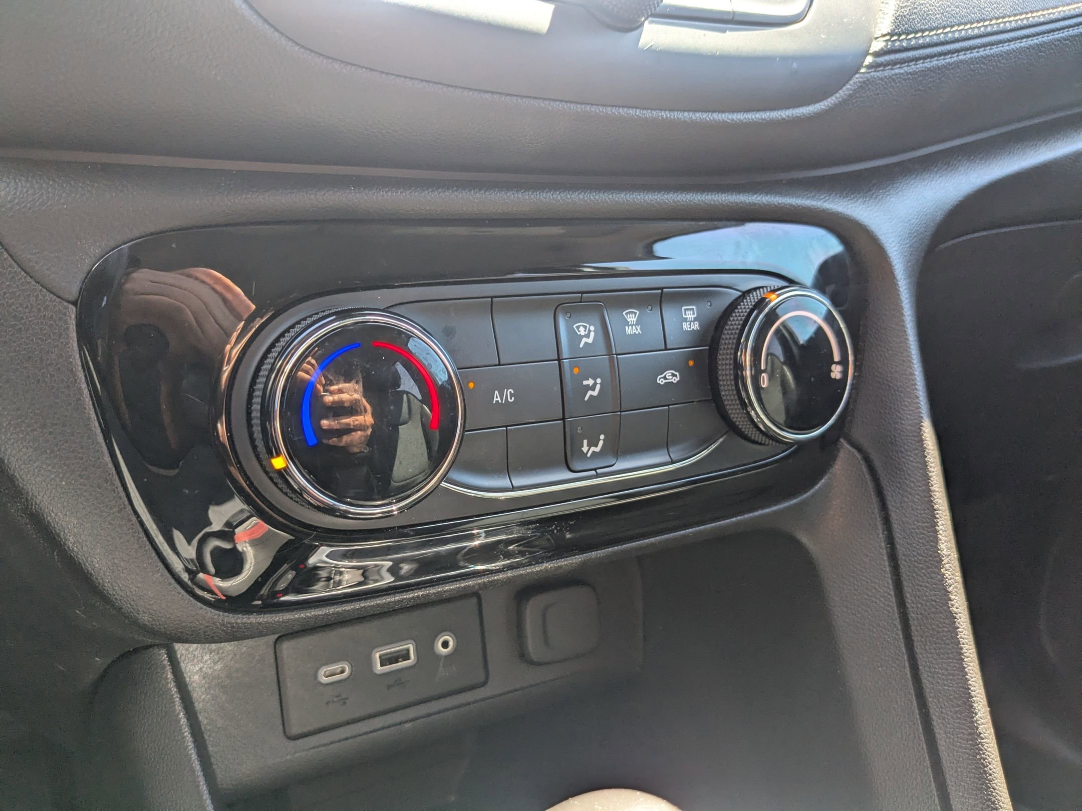 Used 2021 Buick Encore GX Preferred w/ Sport Touring Package FWD image 17