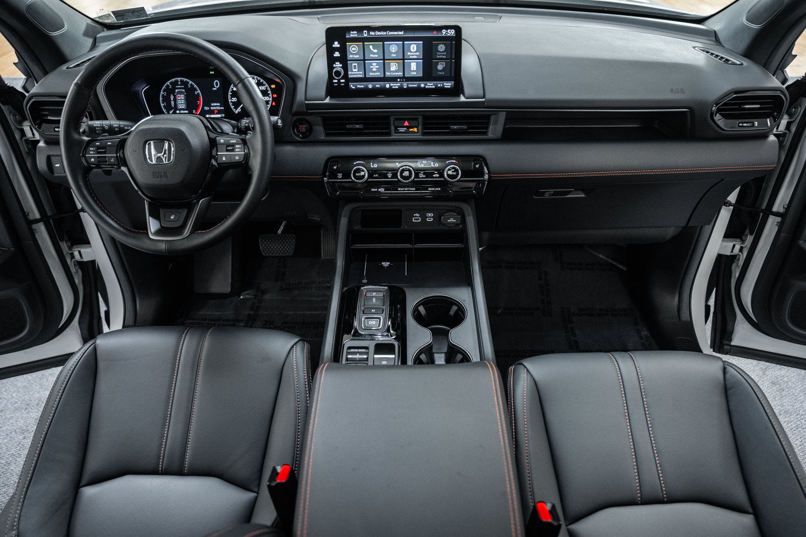 Used 2025 Honda Pilot TrailSport image 28