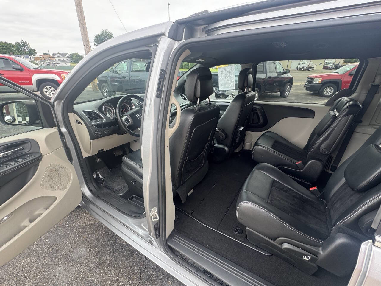 Used 2018 Dodge Grand Caravan SXT FWD image 23