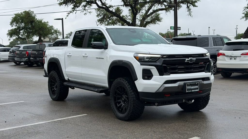 Used 2024 Chevrolet Colorado Z71 w/ Z71 Convenience Package 2 image 3