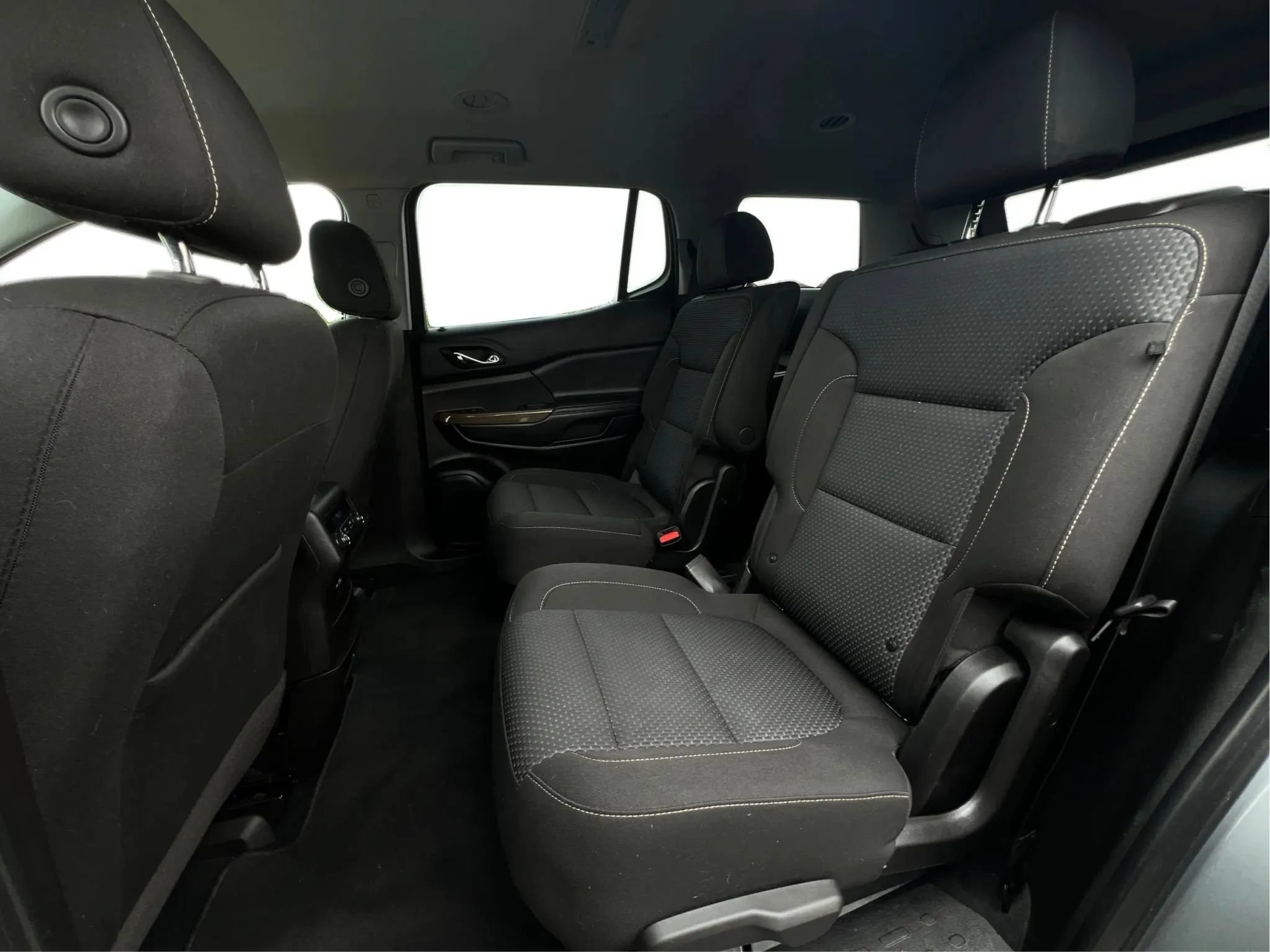 Used 2023 GMC Acadia SLE FWD image 2