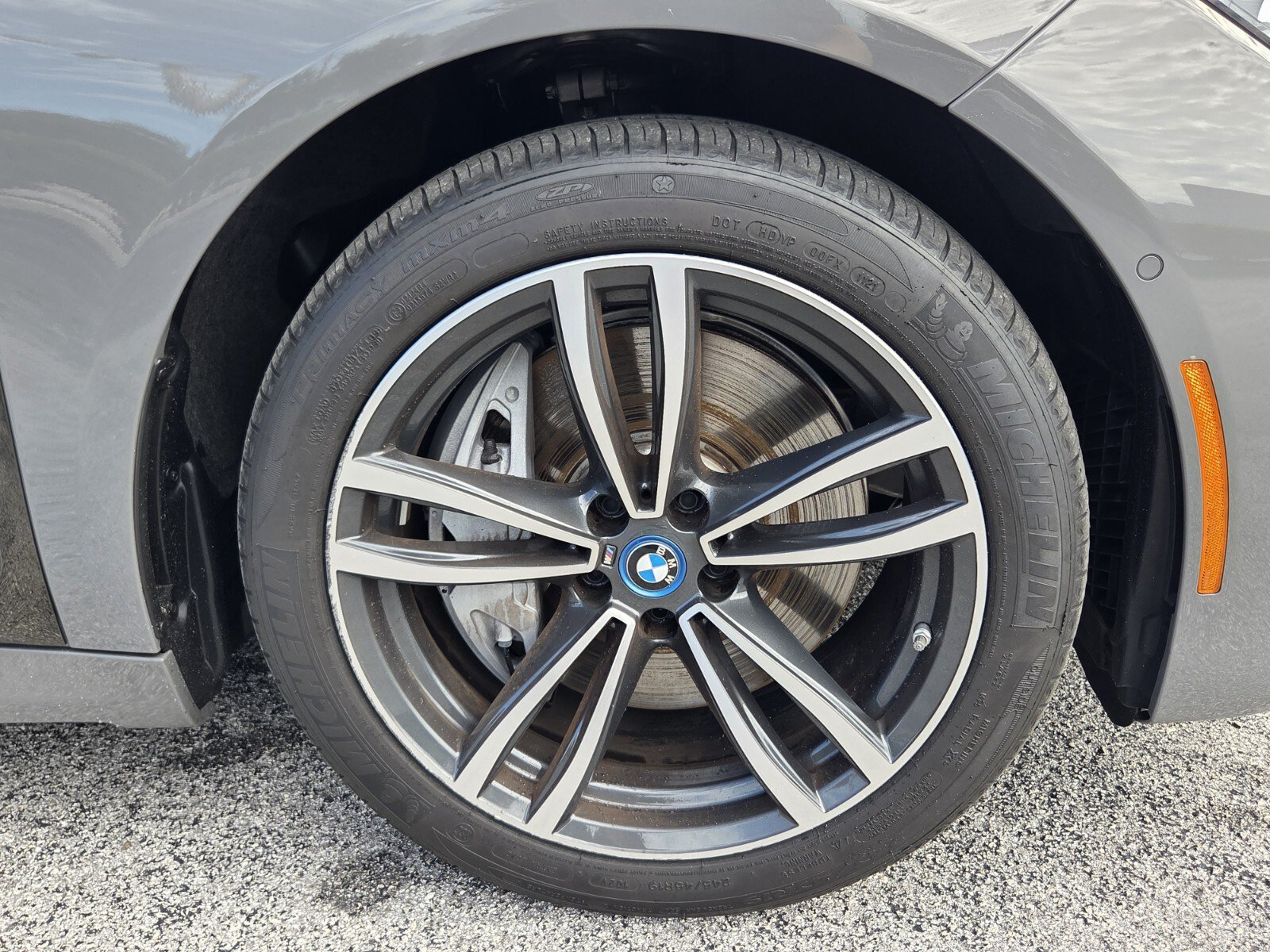 Used 2022 BMW 745e xDrive w/ M Sport Package AWD/4WD image 9