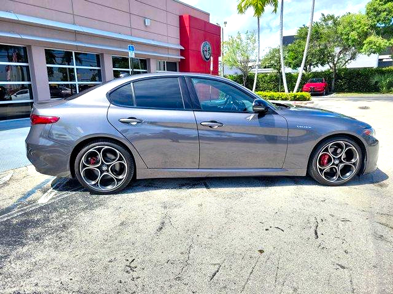Used 2023 Alfa Romeo Giulia Veloce RWD image 8