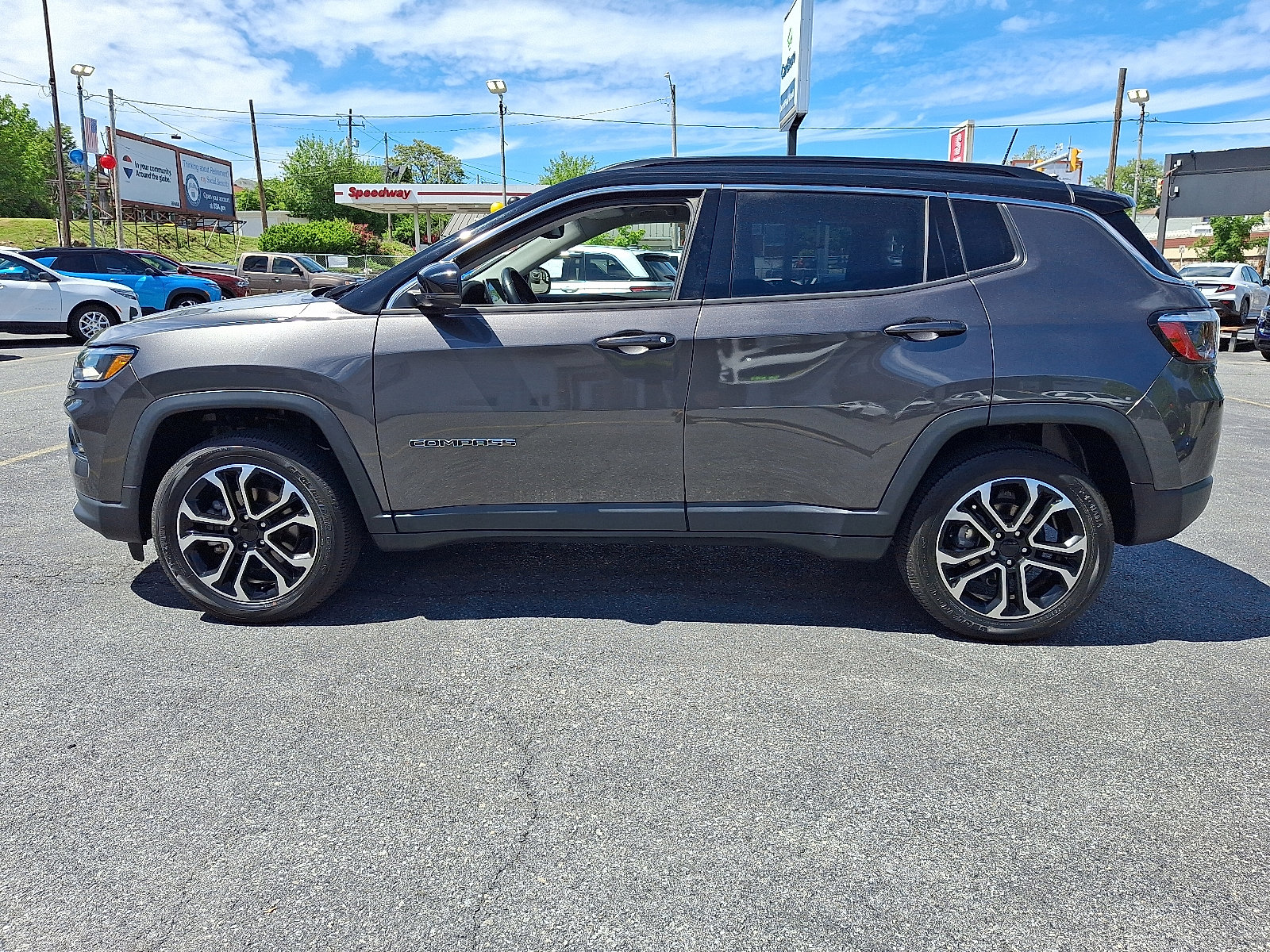Used 2022 Jeep Compass Limited AWD/4WD image 2