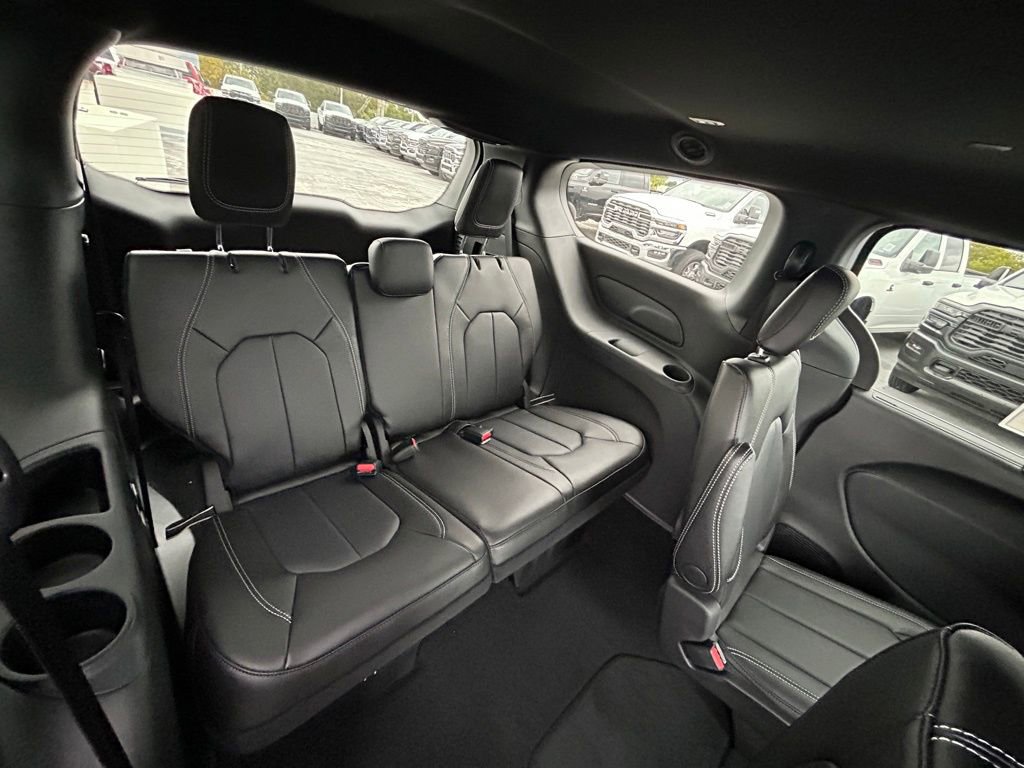 New 2026 Chrysler Pacifica Select image 34