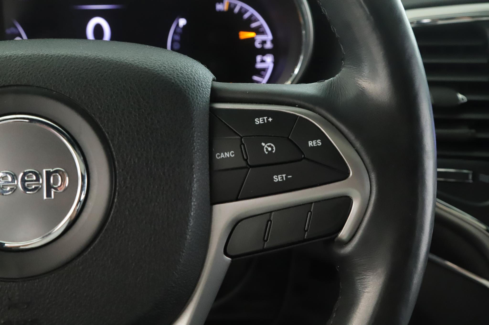 Used 2018 Jeep Grand Cherokee Limited AWD/4WD image 10
