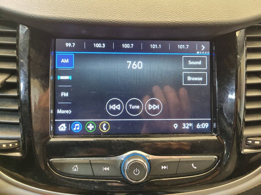Used 2019 Chevrolet Trax LT w/ Sun & Sound Package FWD image 25