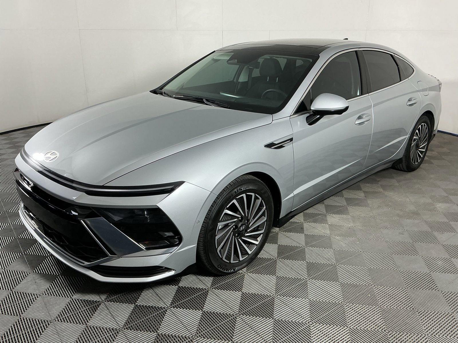 Used 2024 Hyundai Sonata Limited image 4