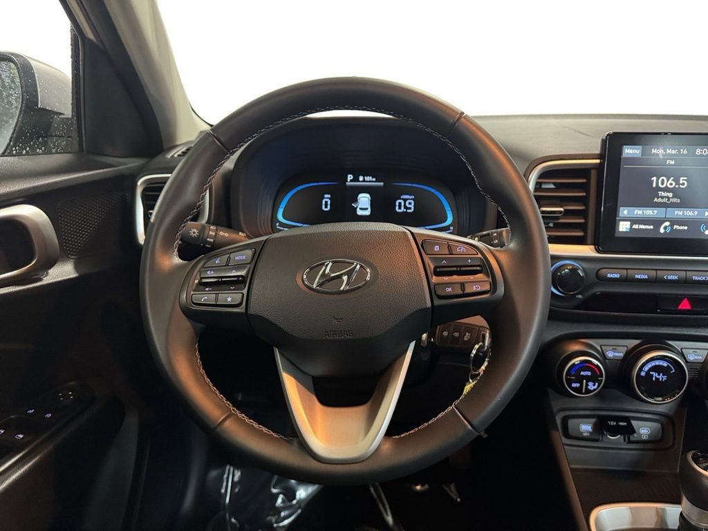 Used 2023 Hyundai Venue SEL FWD image 15