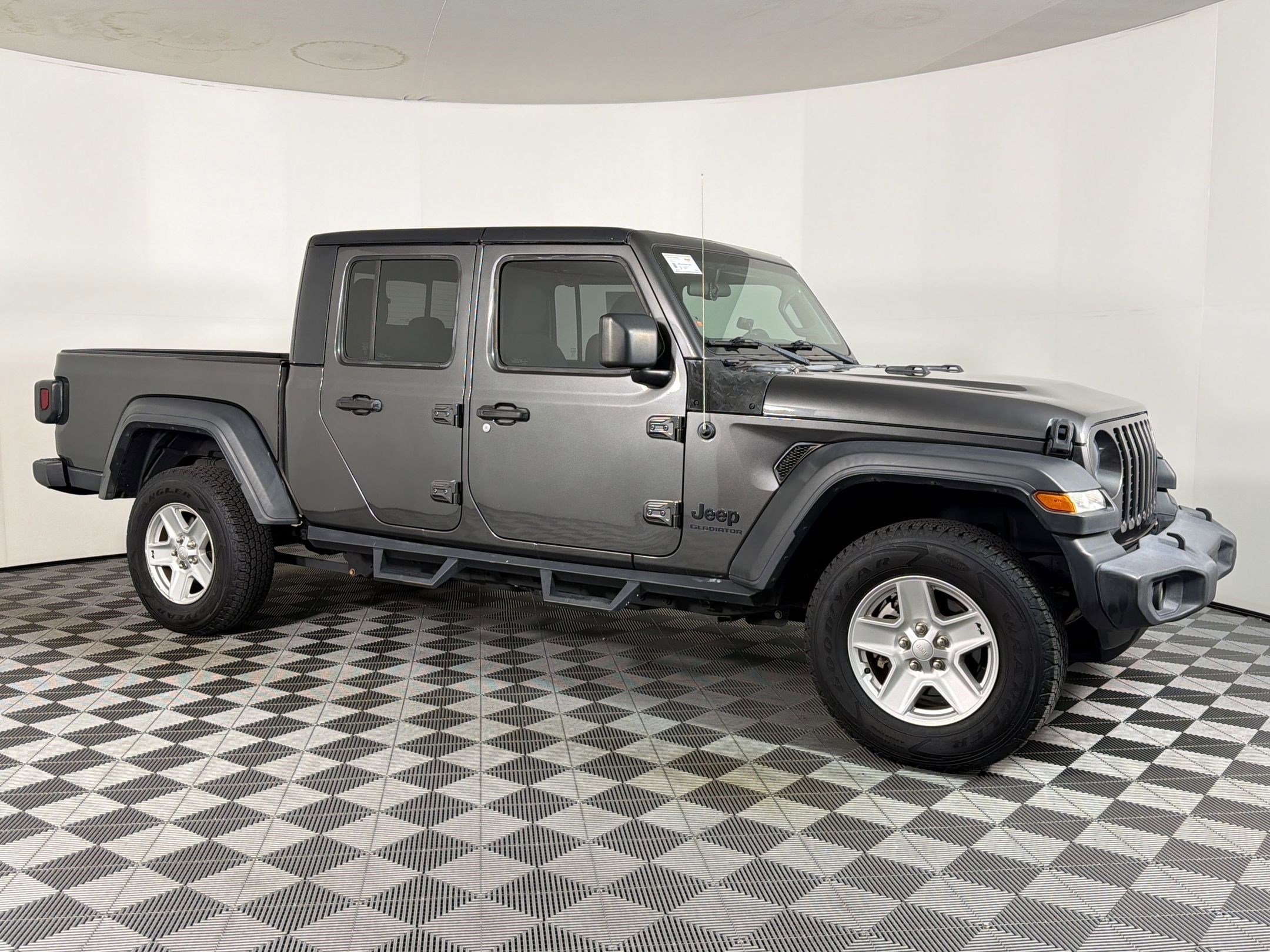 Used 2020 Jeep Gladiator Sport AWD/4WD image 6