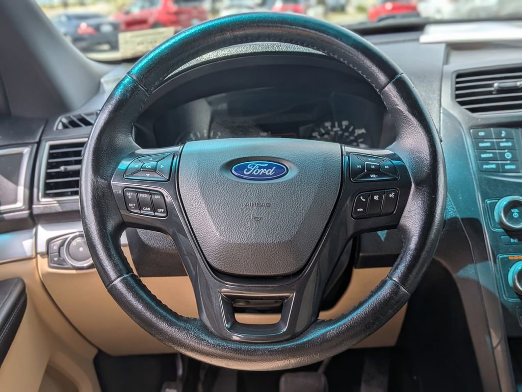 Used 2016 Ford Explorer XLT image 13