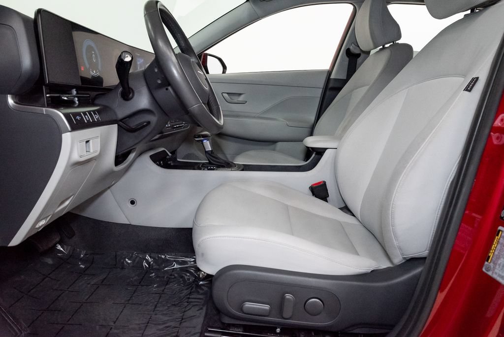 Used 2025 Hyundai Kona SEL FWD image 12