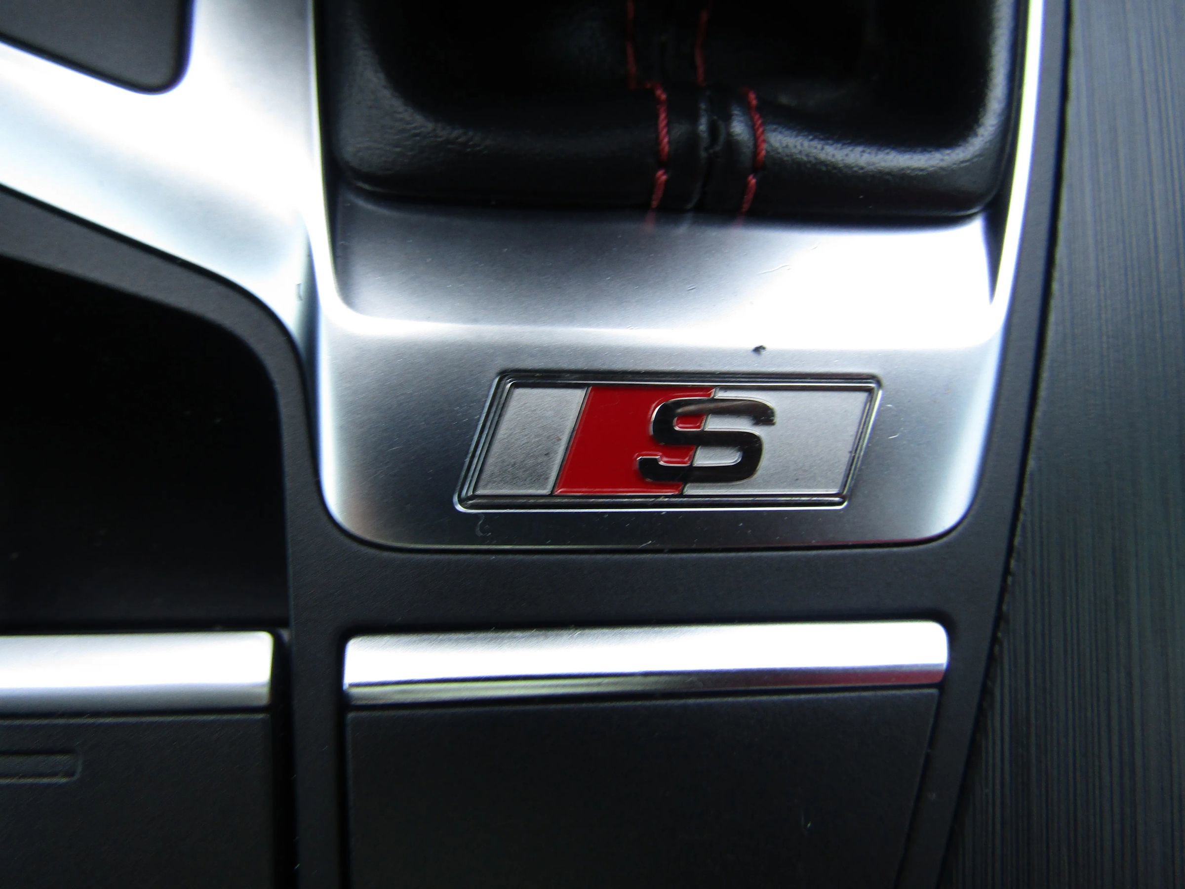 Used 2018 Audi SQ5 Premium Plus w/ S Sport Package image 40