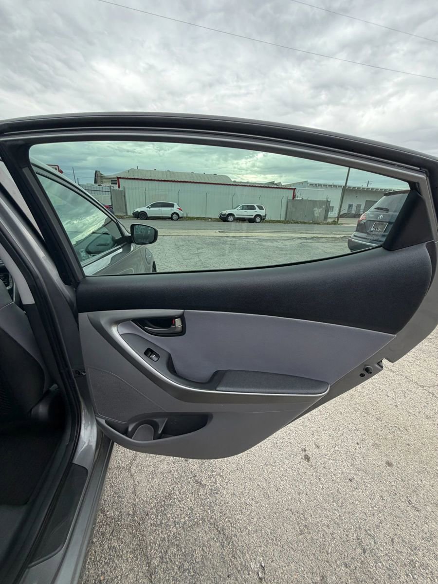 Used 2013 Hyundai Elantra GLS w/ Preferred Pkg image 18