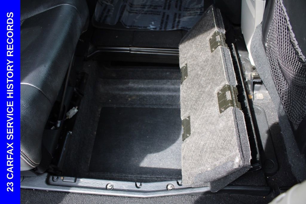 Used 2016 Chrysler Town & Country Touring-L image 24