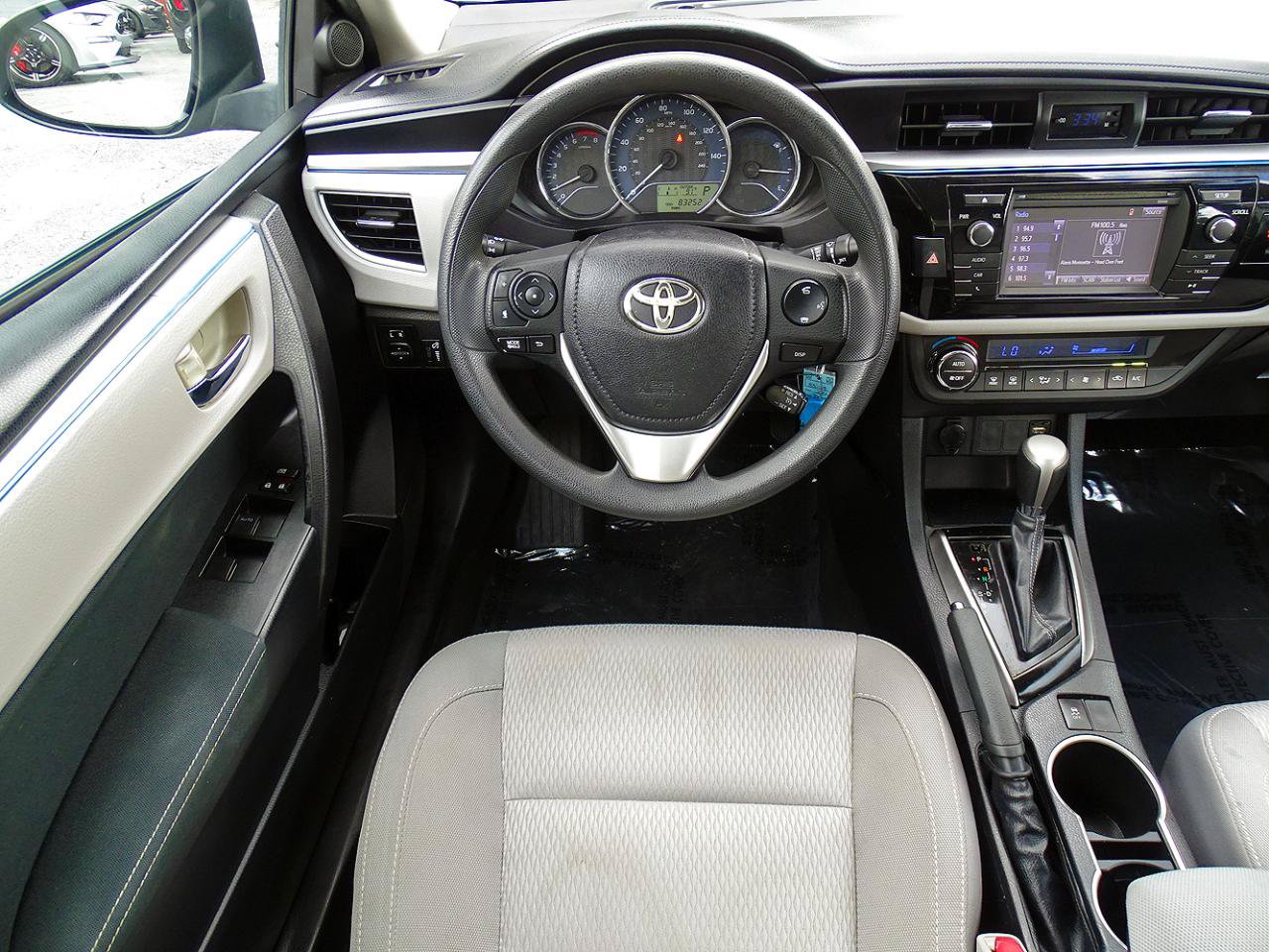 Used 2014 Toyota Corolla LE FWD image 30