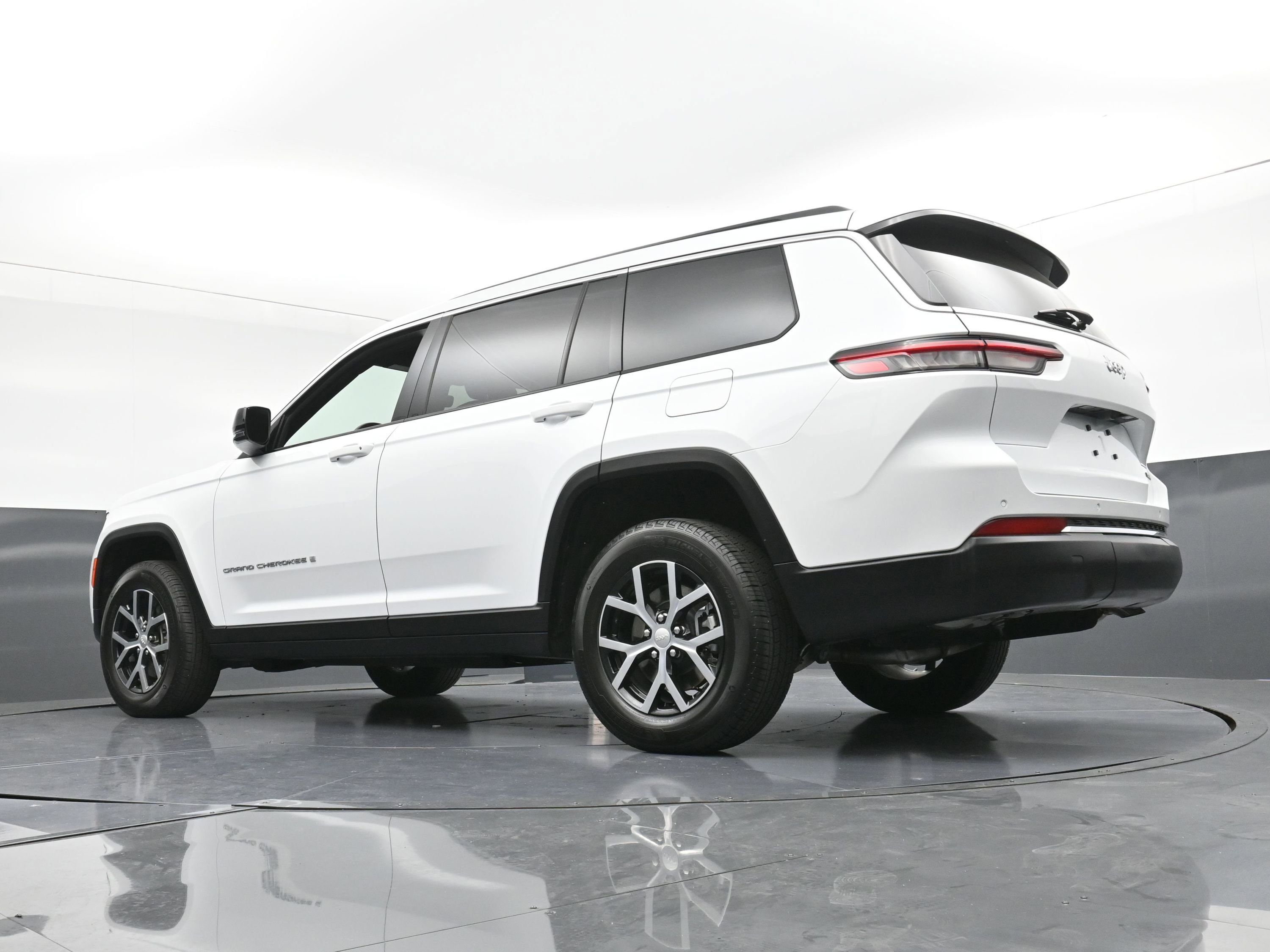 Used 2025 Jeep Grand Cherokee L Limited image 26