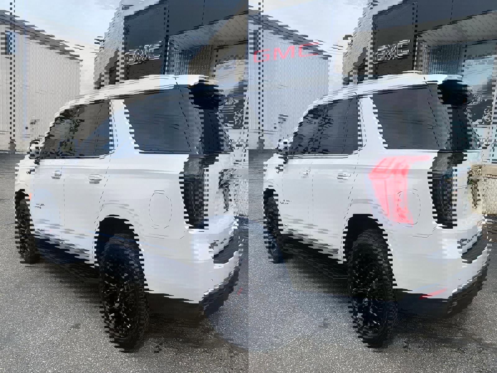 Certified 2022 GMC Yukon SLT w/ Max Trailering Package AWD/4WD image 7