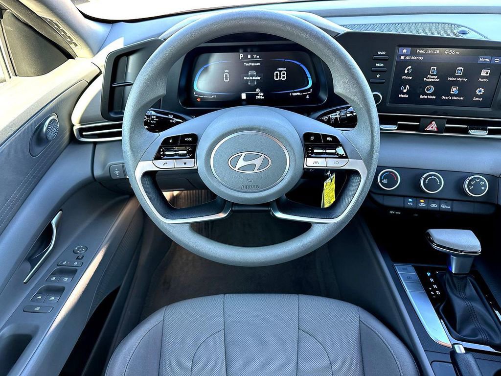 Used 2024 Hyundai Elantra SE FWD image 21