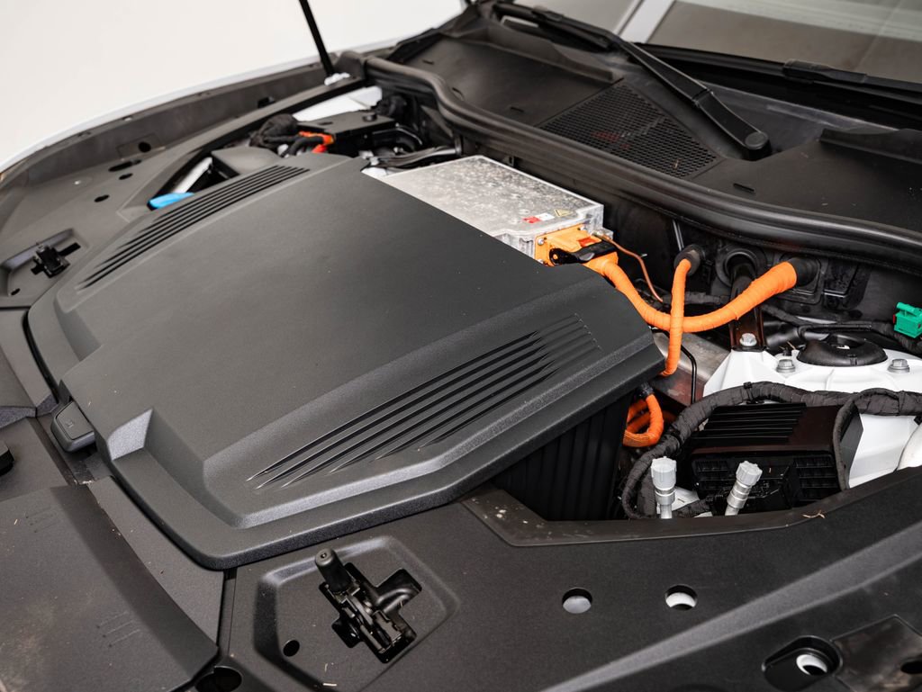 Used 2021 Audi e-tron Premium w/ Convenience Plus Package AWD/4WD image 46