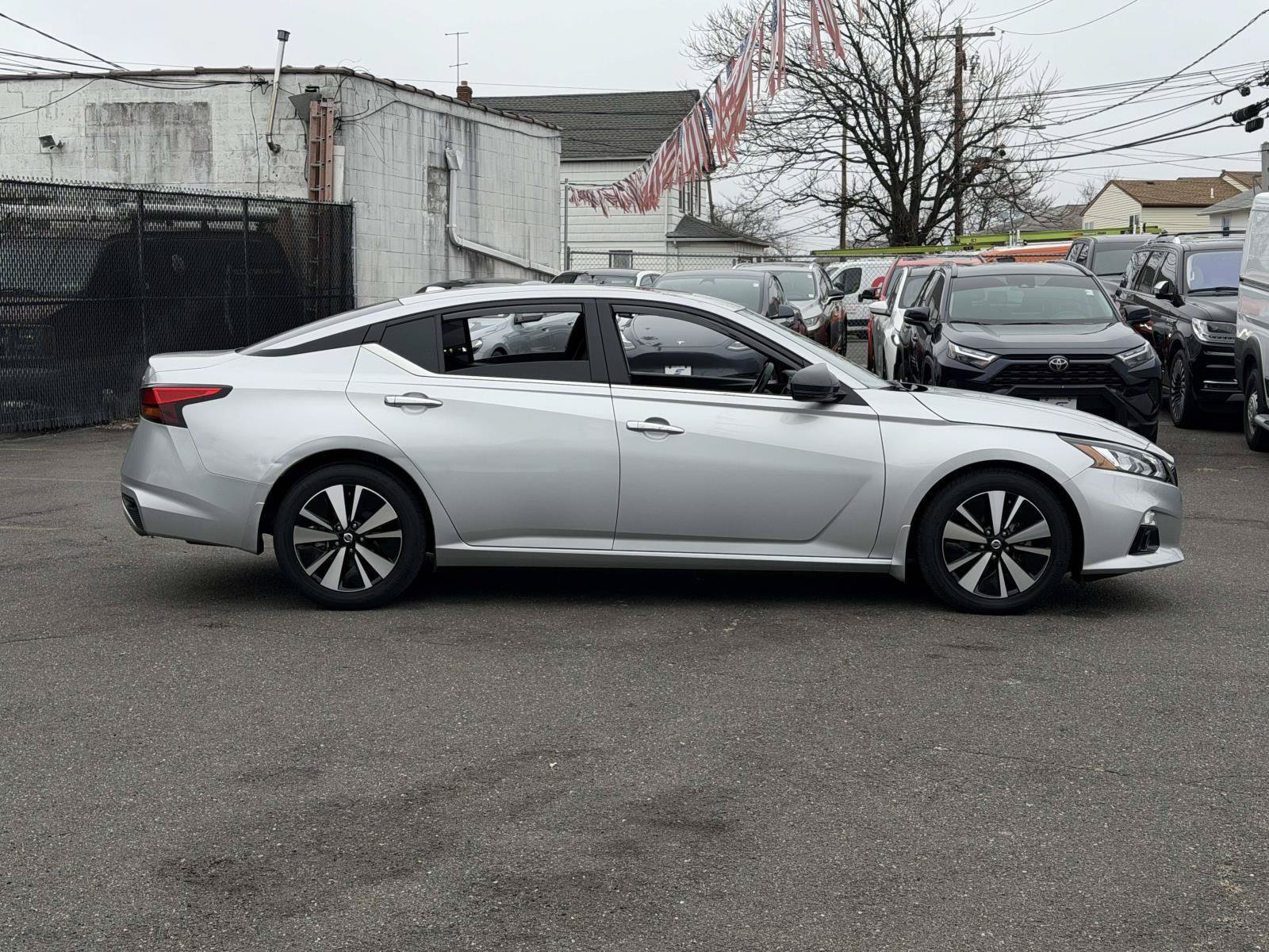 Used 2022 Nissan Altima 2.5 SL FWD image 11