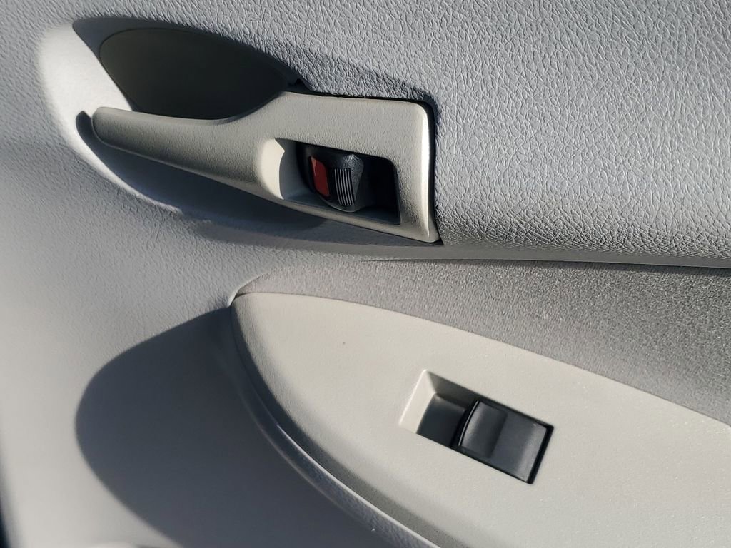 Used 2013 Toyota Corolla L image 41