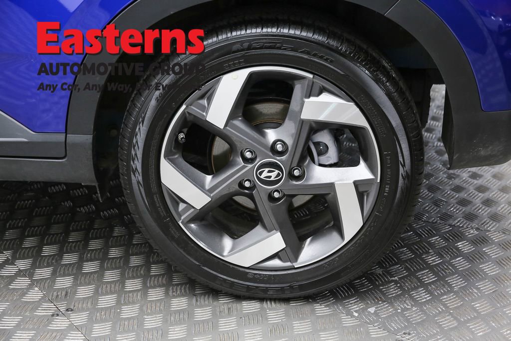 Used 2025 Hyundai Venue SEL image 8