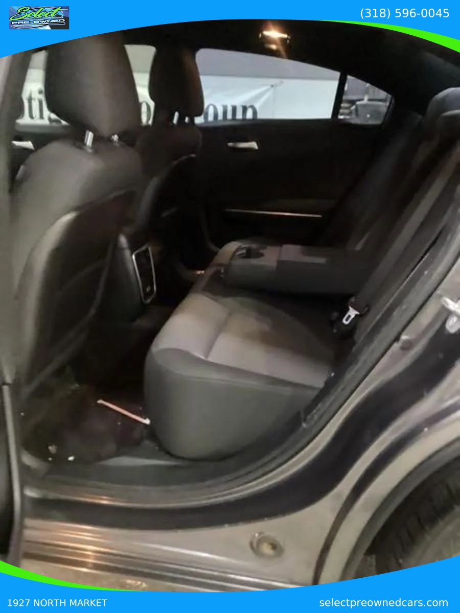 Used 2017 Dodge Charger SE RWD image 5