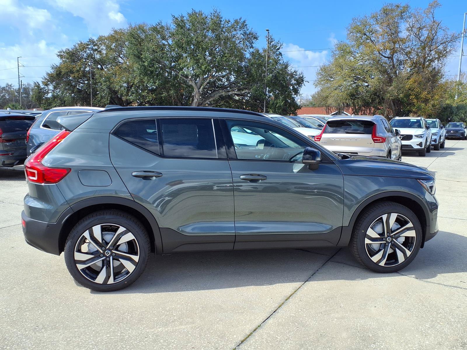 New 2026 Volvo XC40 B5 Plus w/ Protection Package Premier AWD/4WD image 8