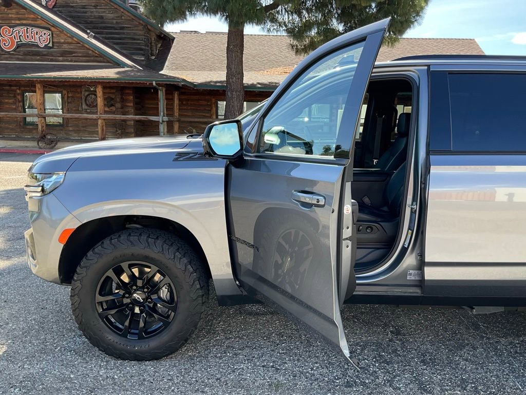 Used 2021 Chevrolet Suburban Z71 w/ Luxury Package image 45