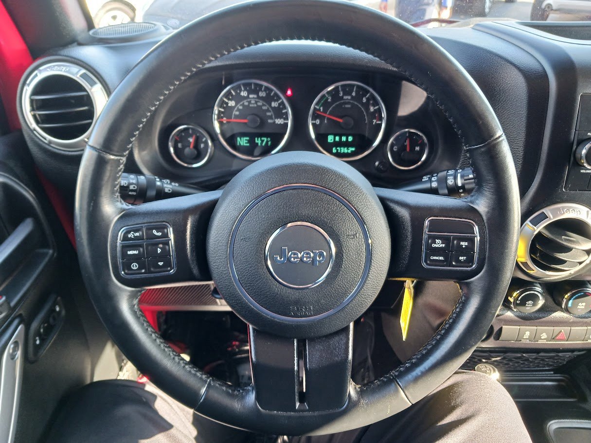 Used 2018 Jeep Wrangler Unlimited Sahara w/ Connectivity Group image 25