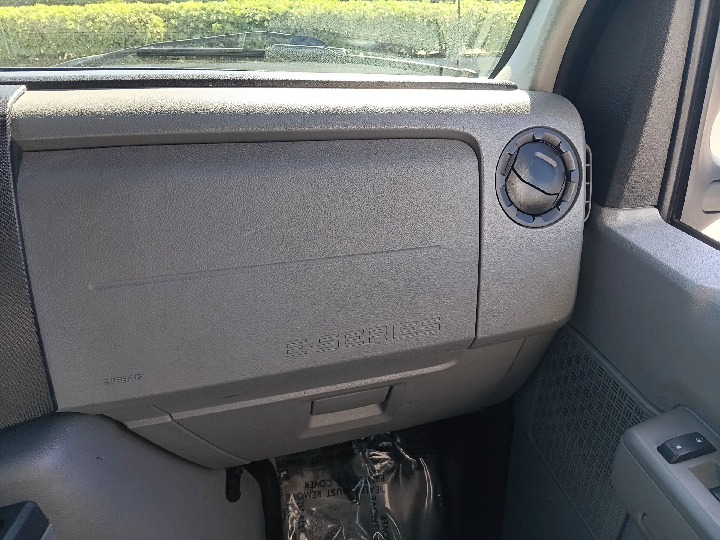 Used 2013 Ford E-450 and Econoline 450 Super Duty w/ Interior Upgrade Pkg RWD image 31