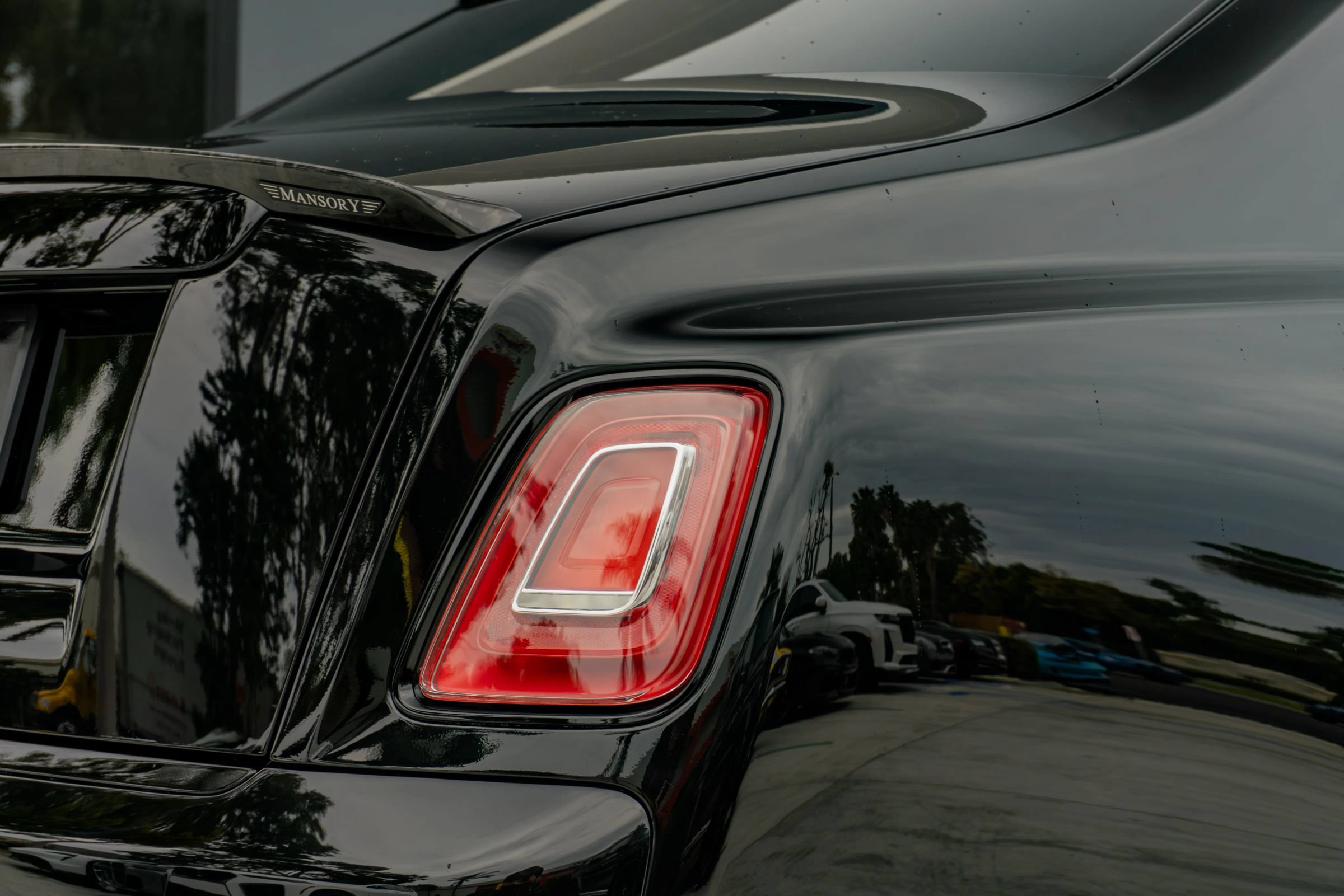 Used 2024 Rolls-Royce Phantom Sedan RWD image 40