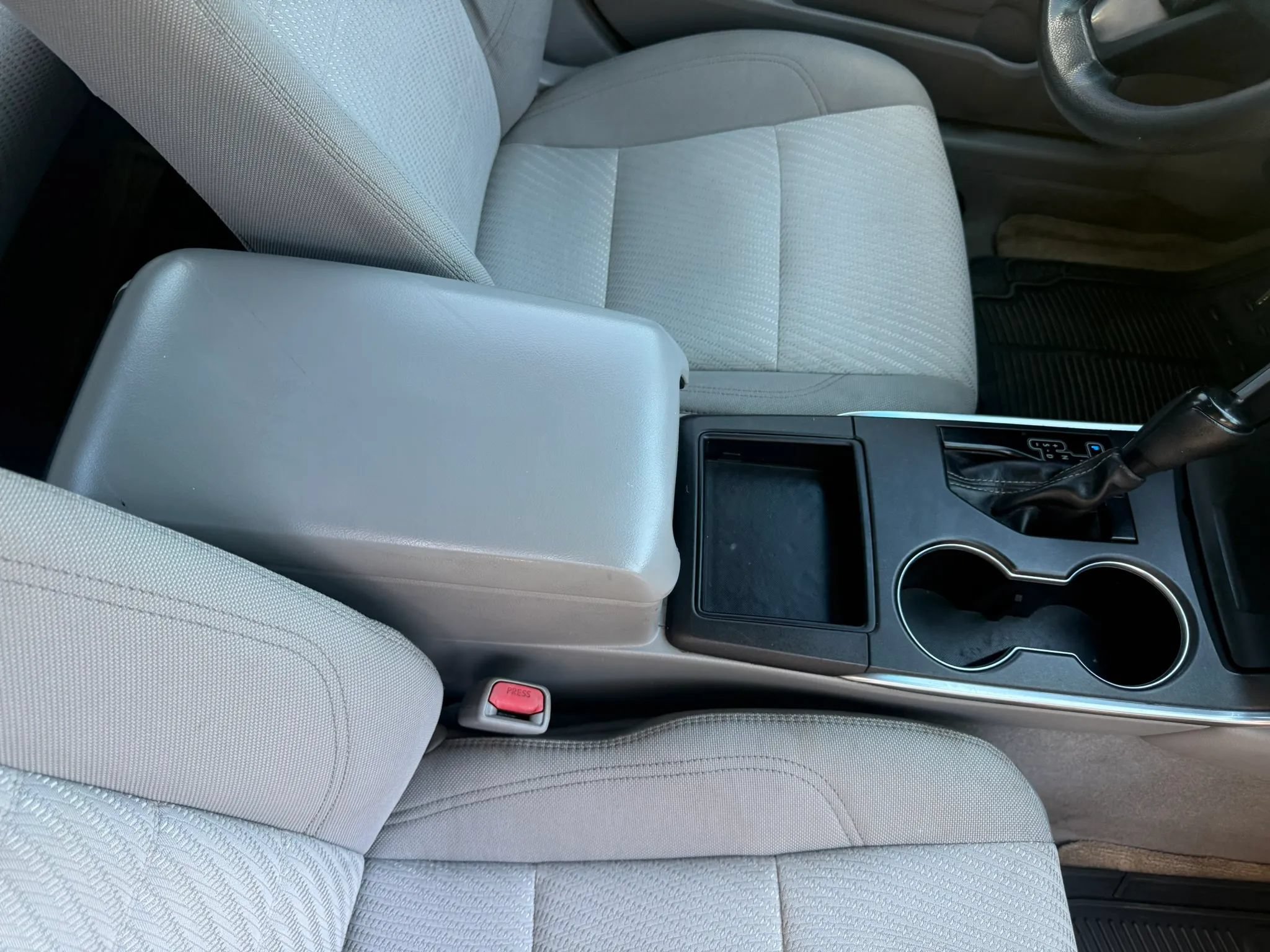 Used 2015 Toyota Camry LE FWD image 16