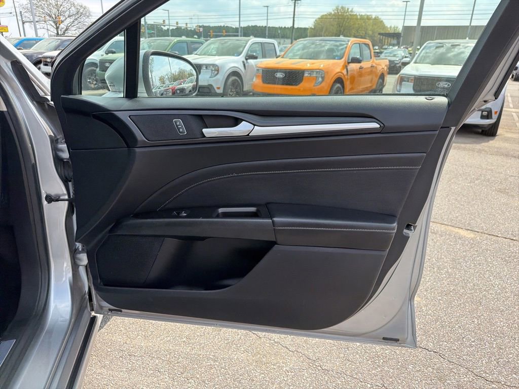 Used 2020 Ford Fusion Titanium image 22