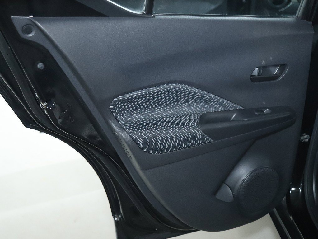 Used 2019 Nissan Kicks S image 13