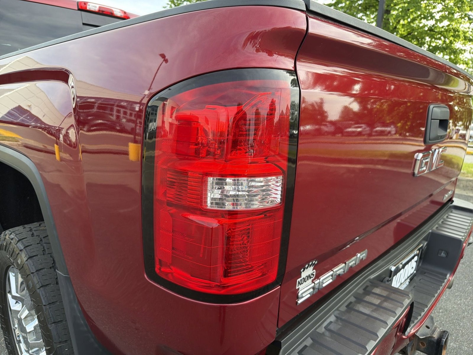 Used 2018 GMC Sierra 2500 Denali w/ Duramax Plus Package AWD/4WD image 17