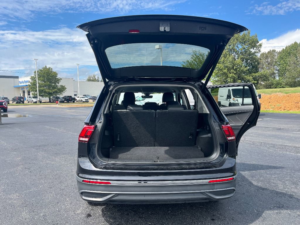 Used 2022 Volkswagen Tiguan SE image 9