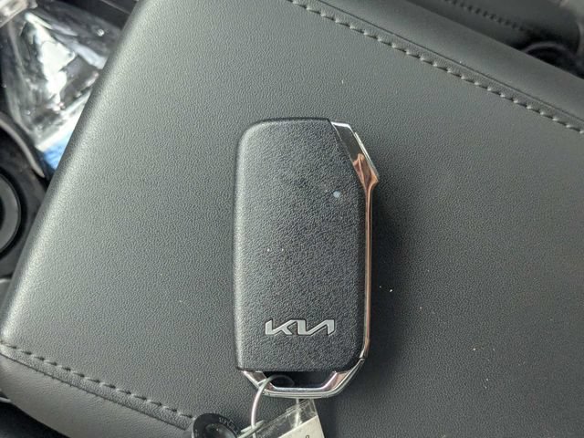 Used 2025 Kia Niro EX FWD image 31